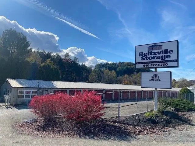 A sign that says belleville storage.